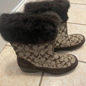 Coach Woman’s winter boots with fur trim